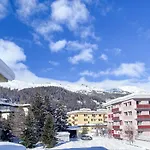 Zentrale Wohnung In St. Moritz Mit Grossem Balkon