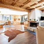 Spacious Apartment With Fantastic Alpine Panorama