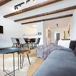 Modern Crossing Apartment Facing Piz Rosatsch