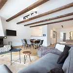Modern Crossing Apartment Facing Piz Rosatsch