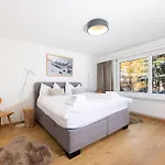 Modern Crossing Apartment Facing Piz Rosatsch