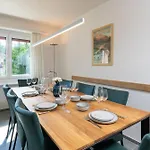 Beautiful Modern Family Apartment With Free Parking