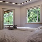 Luxury Mountain Apartment With Private Sauna And Underground Parking