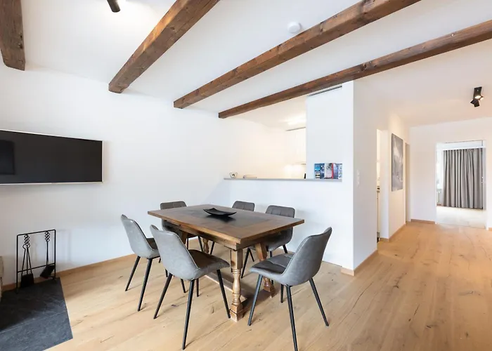 Modern Crossing Apartment Facing Piz Rosatsch