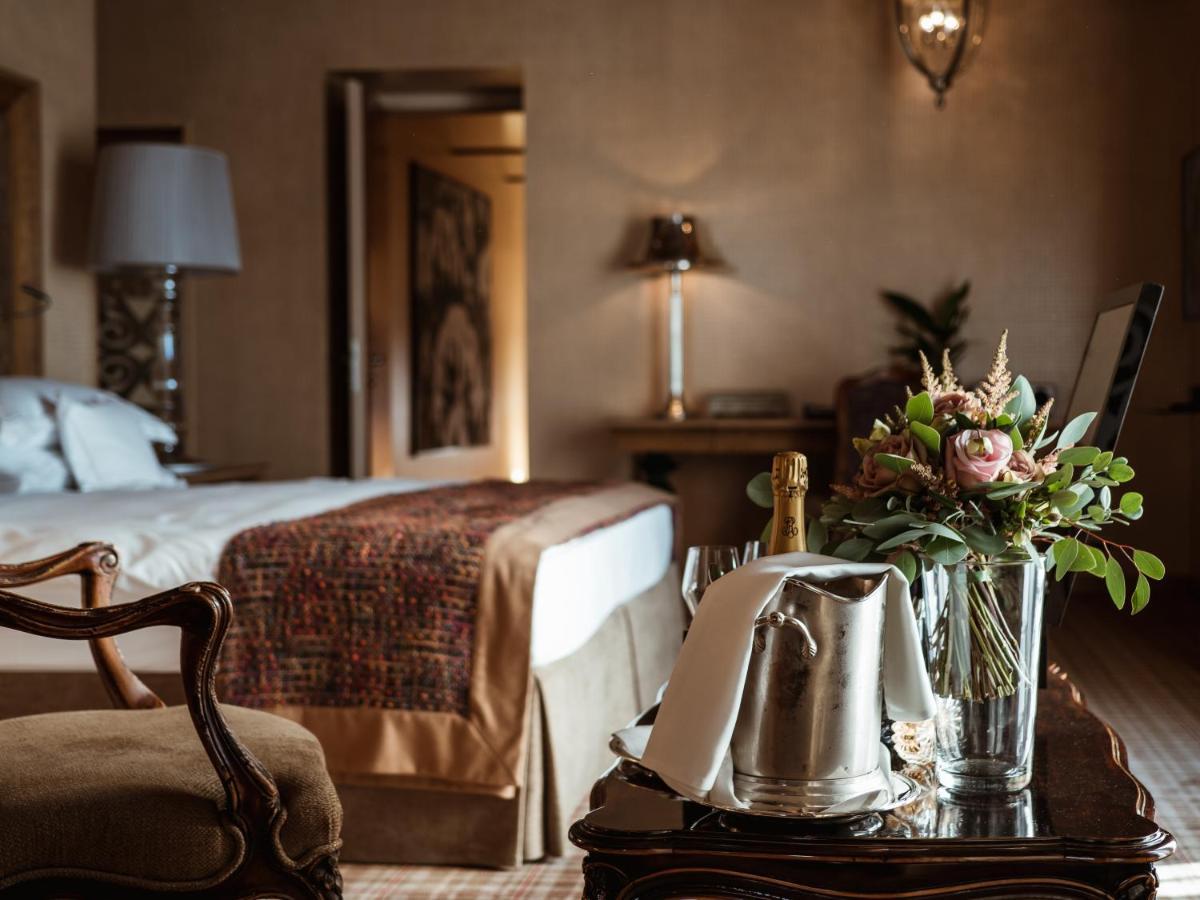 Hotel Carlton - The Leading Of The World
