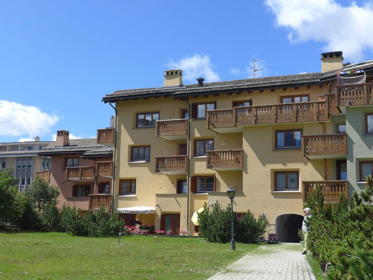 Chesa Ludains 8 Apartment