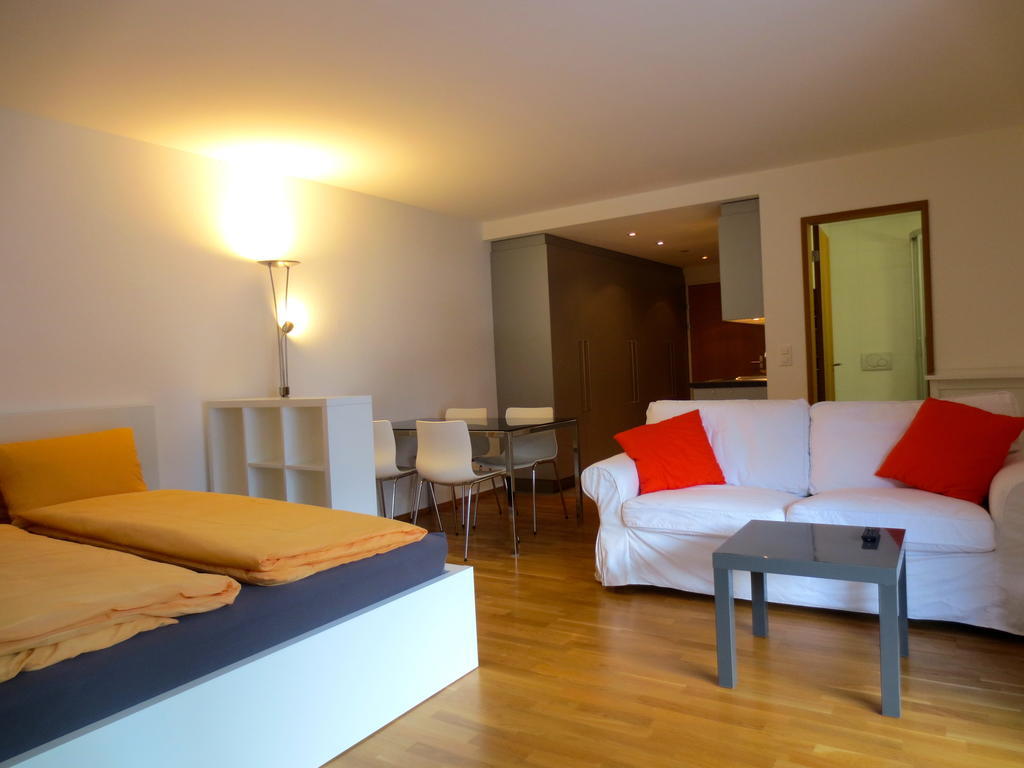 Skyline Apartments *