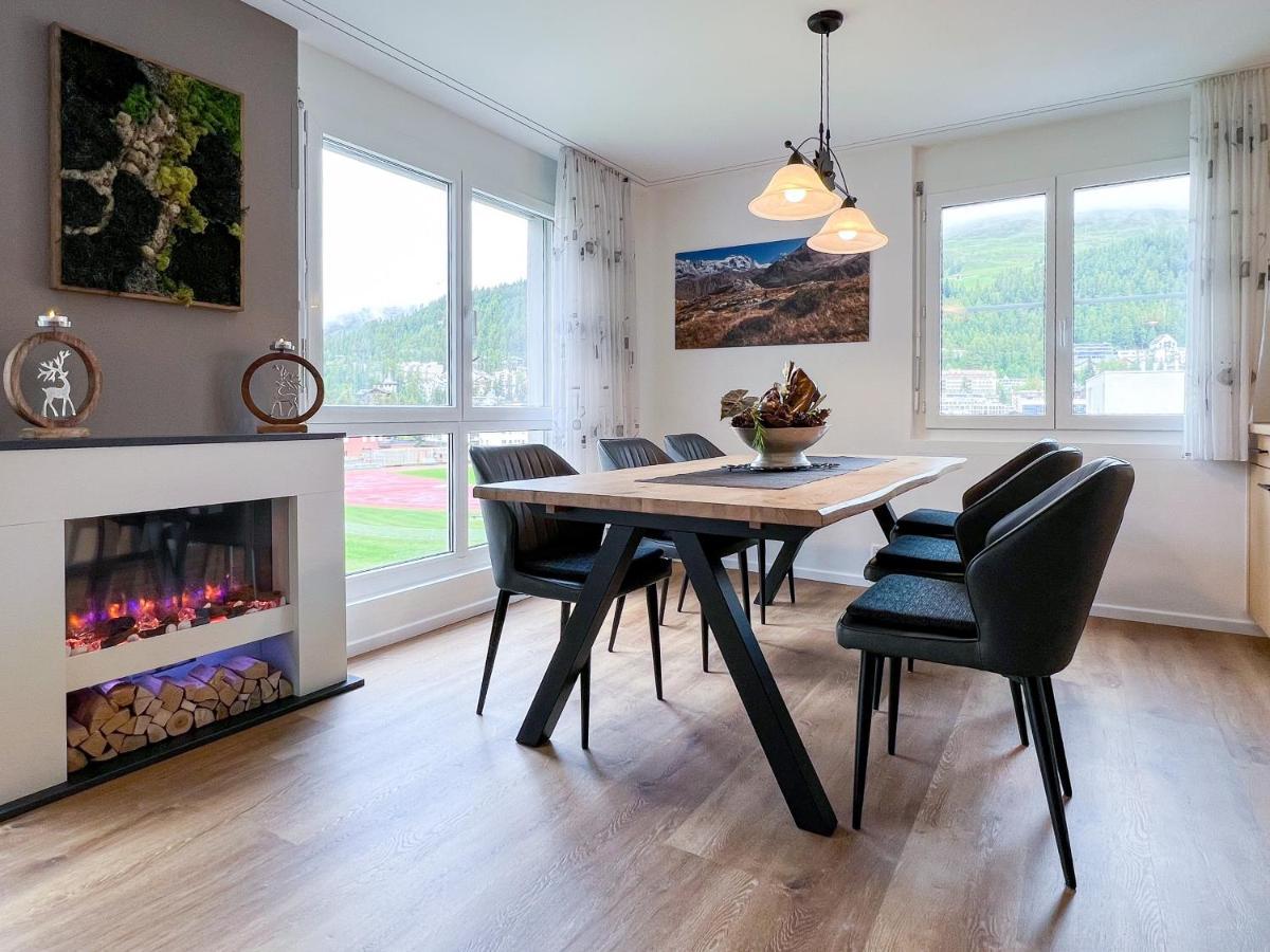 Swissme - 100qm - Balkon - 2 Baeder - Parkplatz - Fussbodenheizung St. Moritz