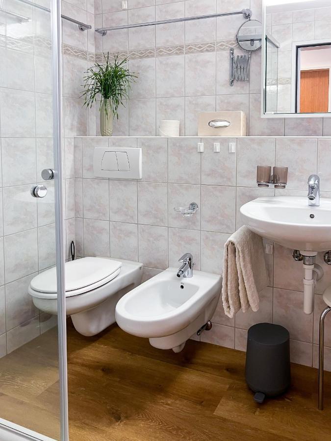 Căn hộ Swissme - 100qm - Balkon - 2 Baeder - Parkplatz - Fussbodenheizung St. Moritz