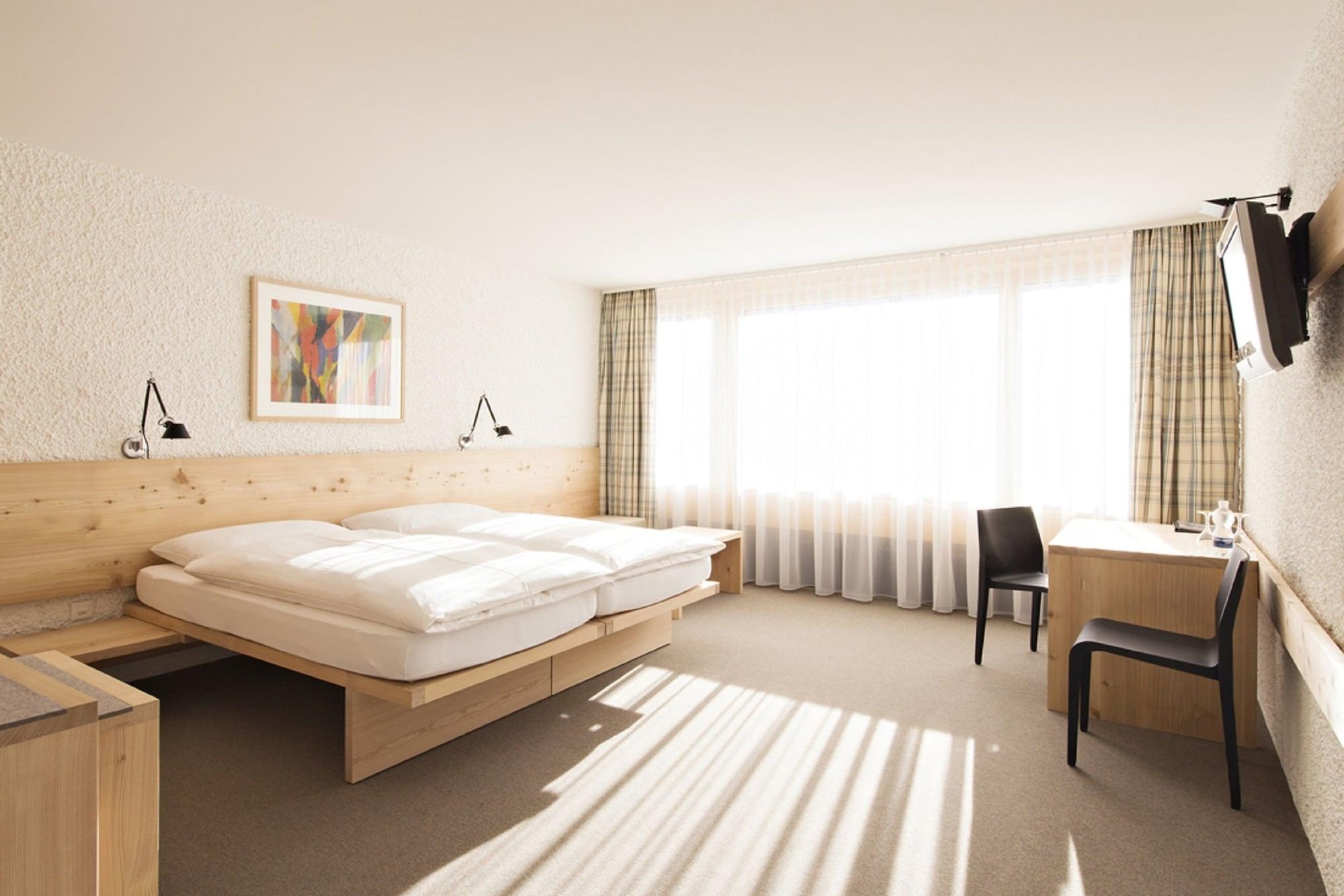 Hauser 3*