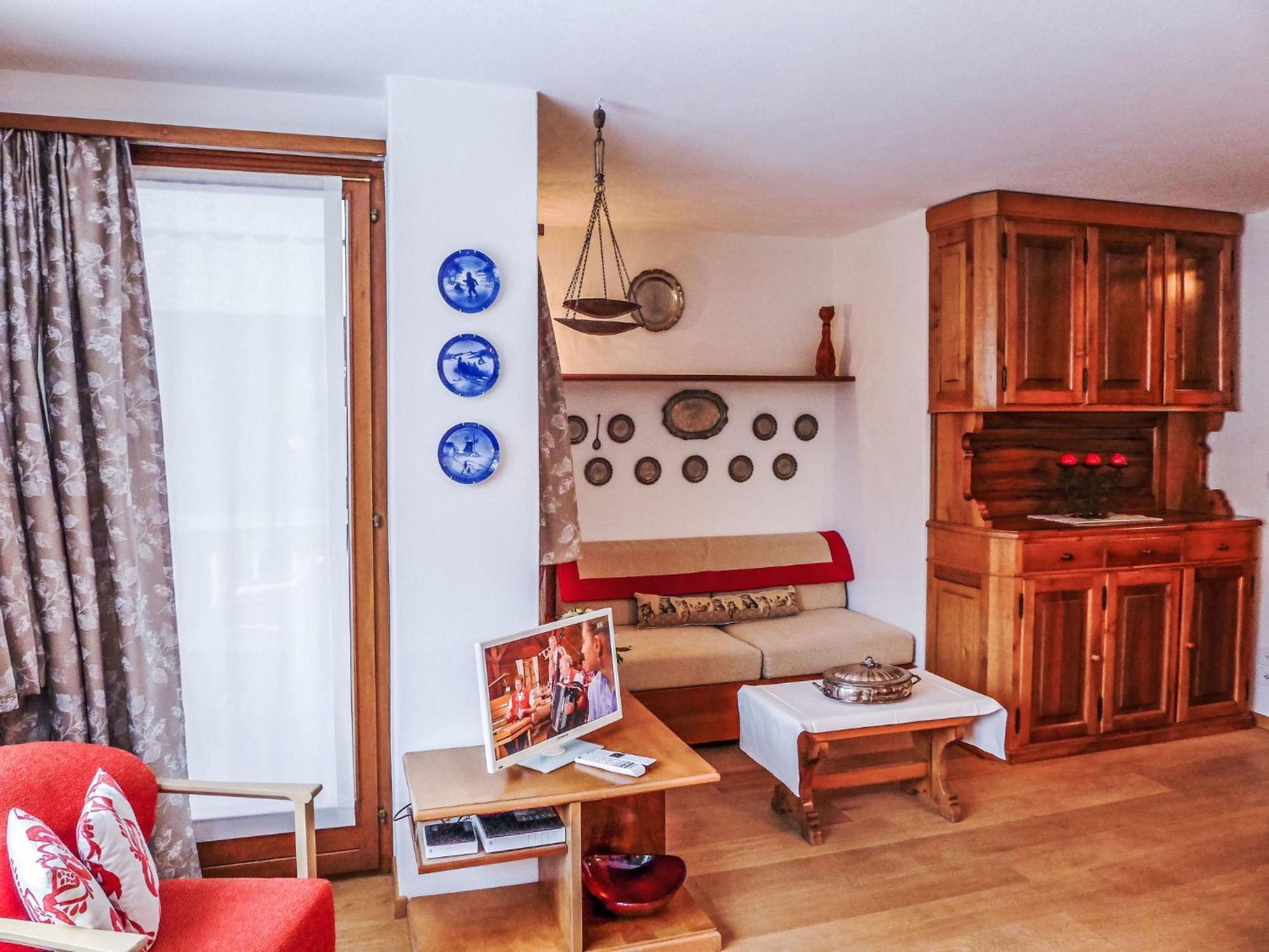 Chesa Arlas E2 By Interhome