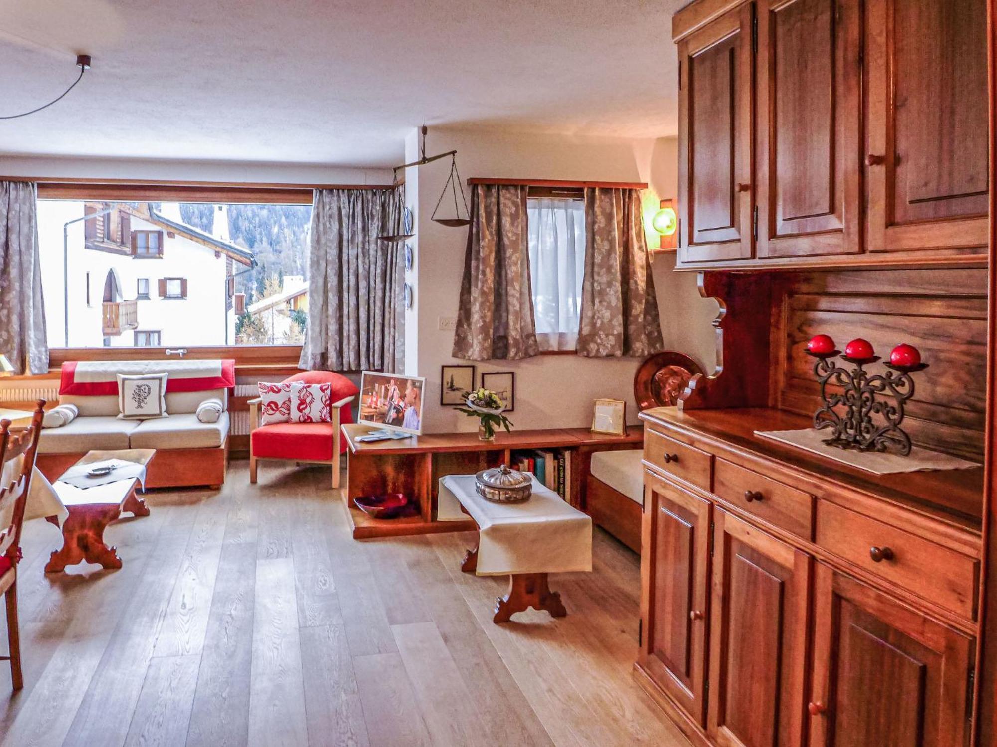 Chesa Arlas E2 By Interhome