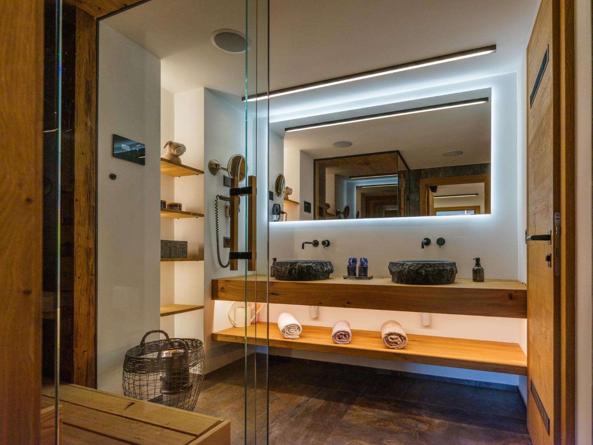 Luxury Mountain With Private Sauna And Underground Parking Apartment *