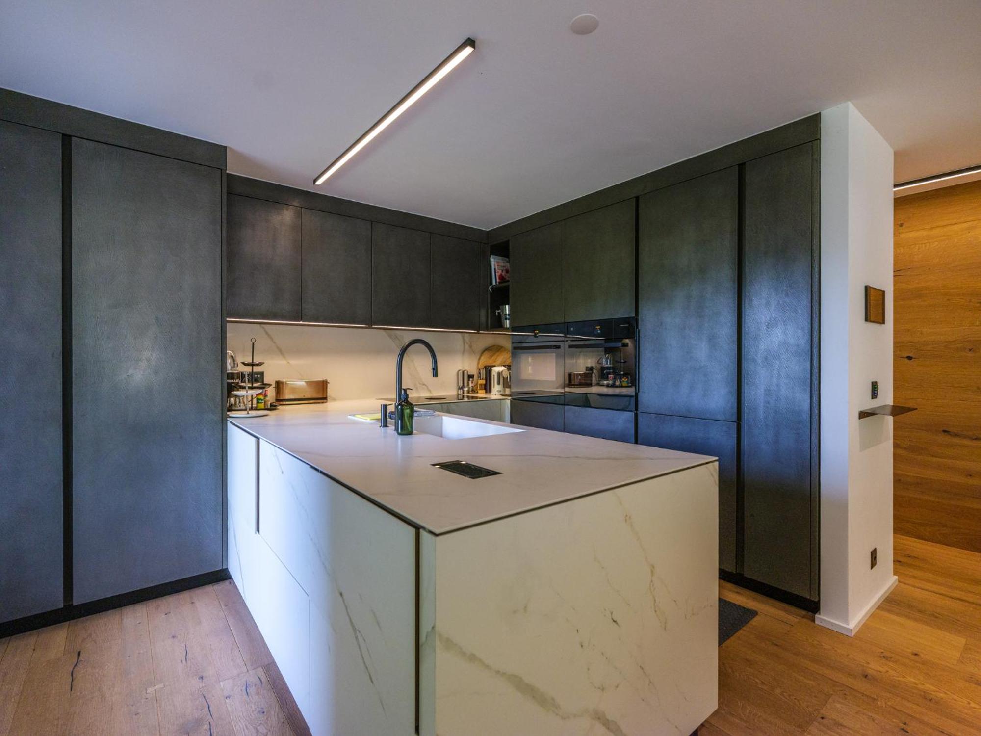 Luxury Mountain With Private Sauna And Underground Parking Apartment