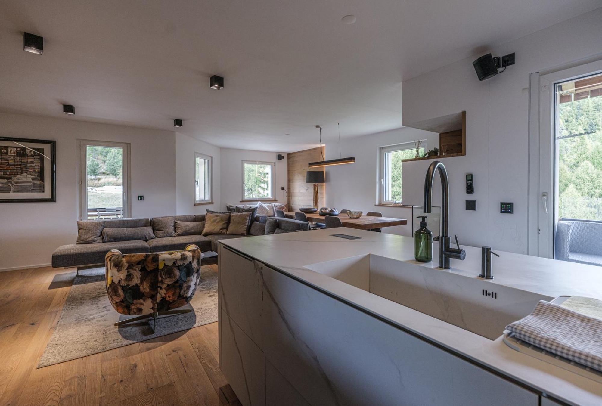 Luxury Mountain With Private Sauna And Underground Parking Apartment