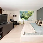 Central Haven Charming Apartment With Picturesque Mountain & Lake Views