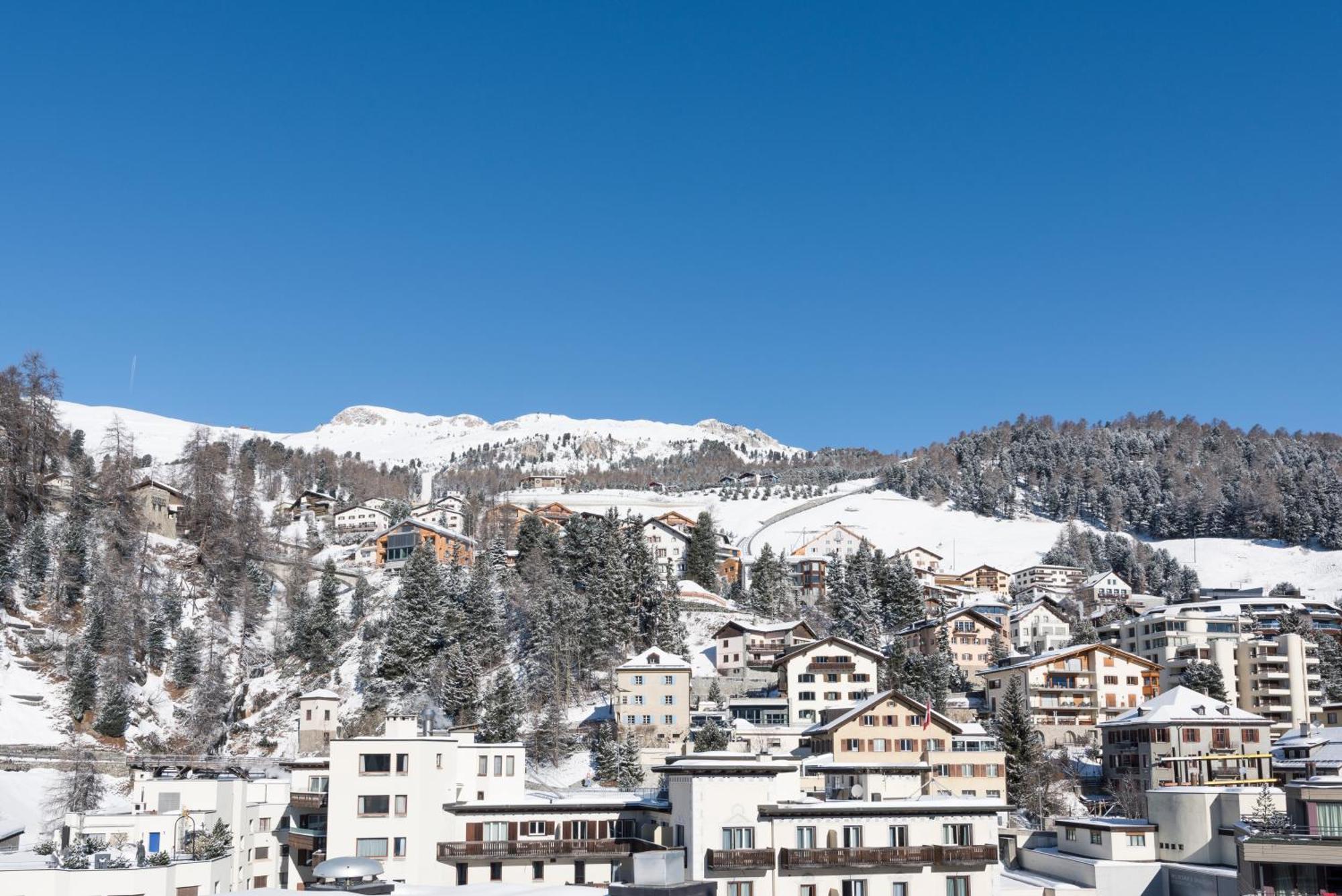 Schweizerhof Hotel 4*
