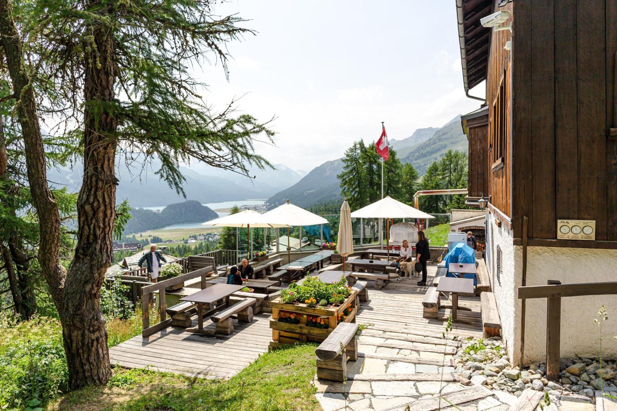 Schweizerhof Hotel 4*