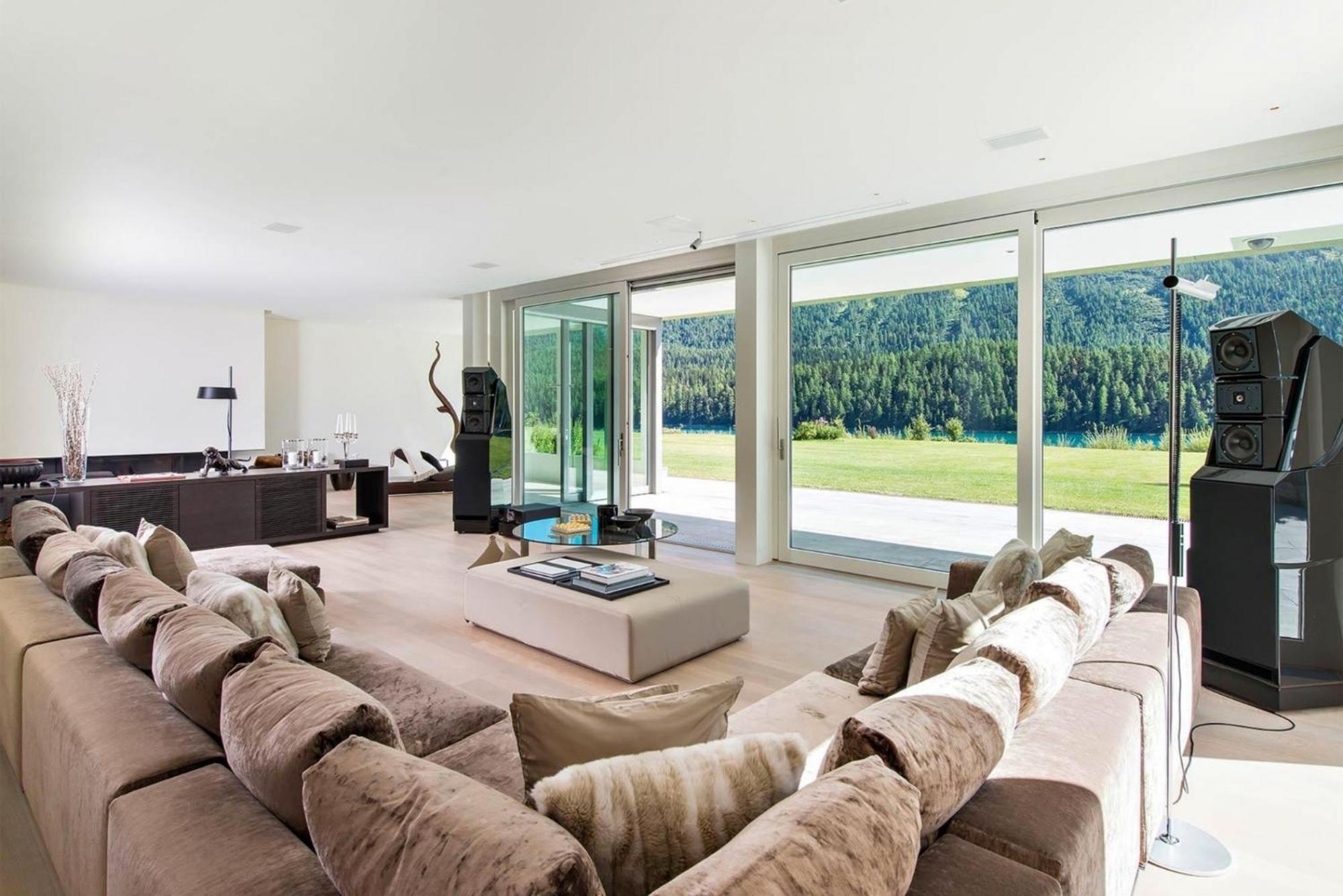Chalet Central Haven Charming With Picturesque Mountain & Lake Views *
