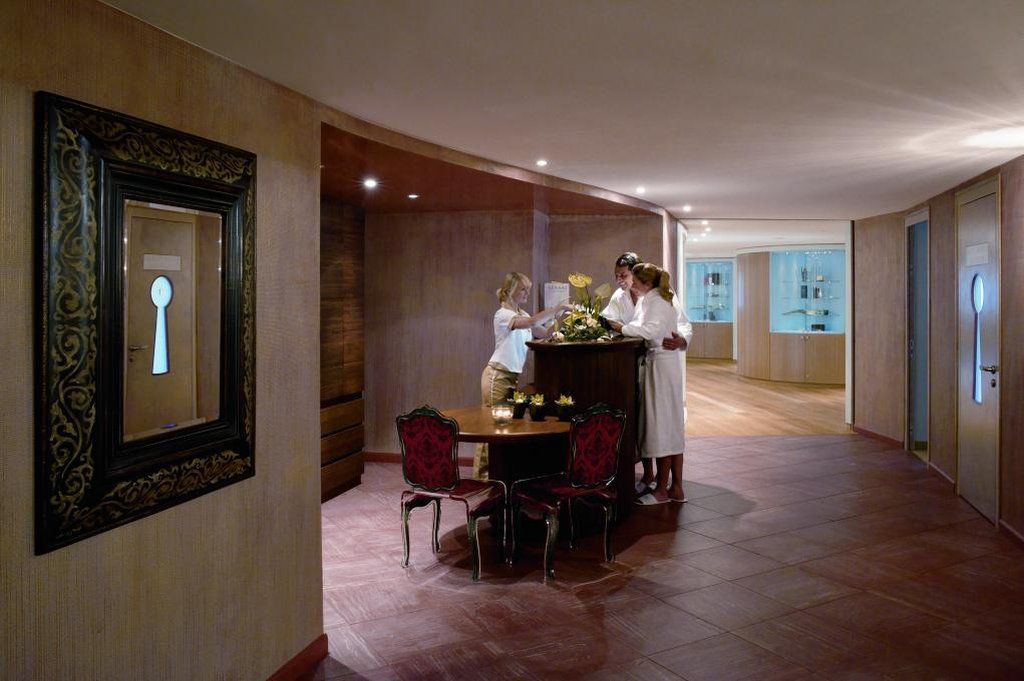 Hotel Carlton - The Leading Of The World St. Moritz