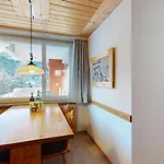 Apartment Skyline 307