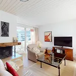 Apartment Skyline 307