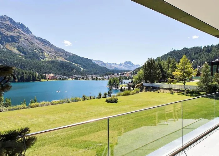 Central Haven Charming Apartment With Picturesque Mountain & Lake Views
