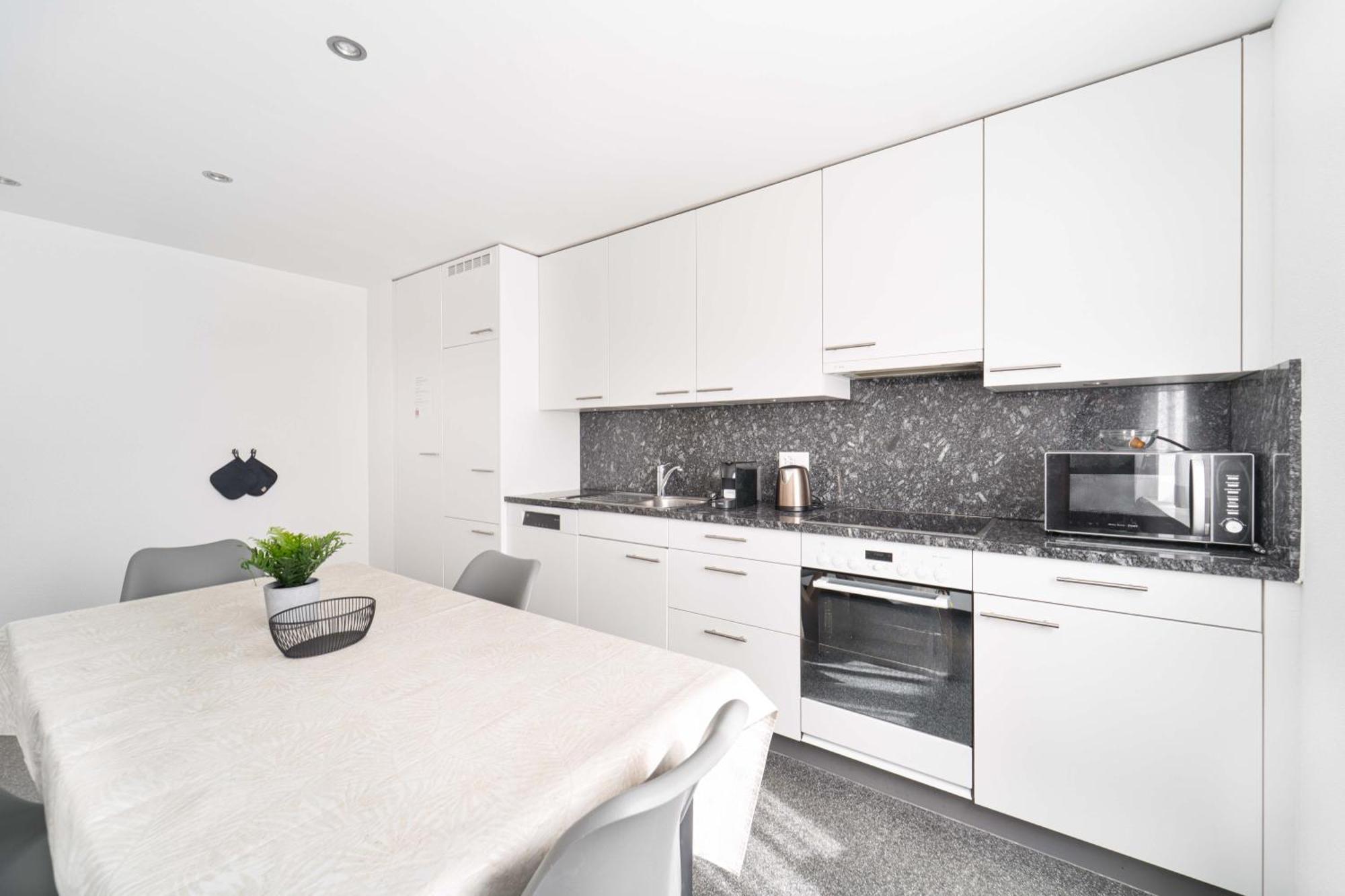 - 2br Balcony View & Parking * St. Moritz
