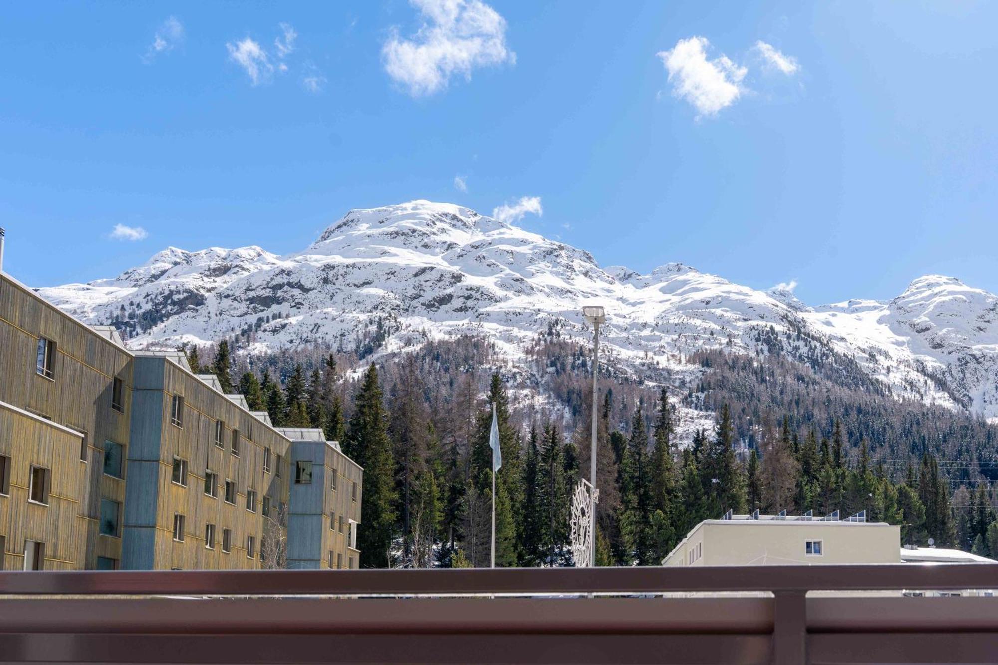 - 2br Balcony View & Parking *