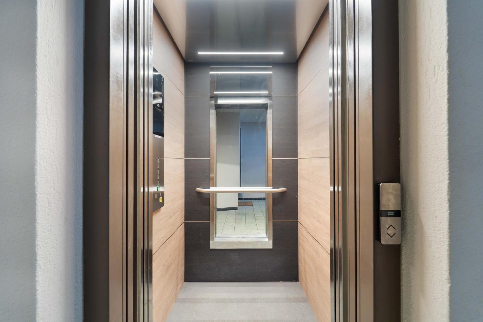 - 2br Balcony View & Parking St. Moritz