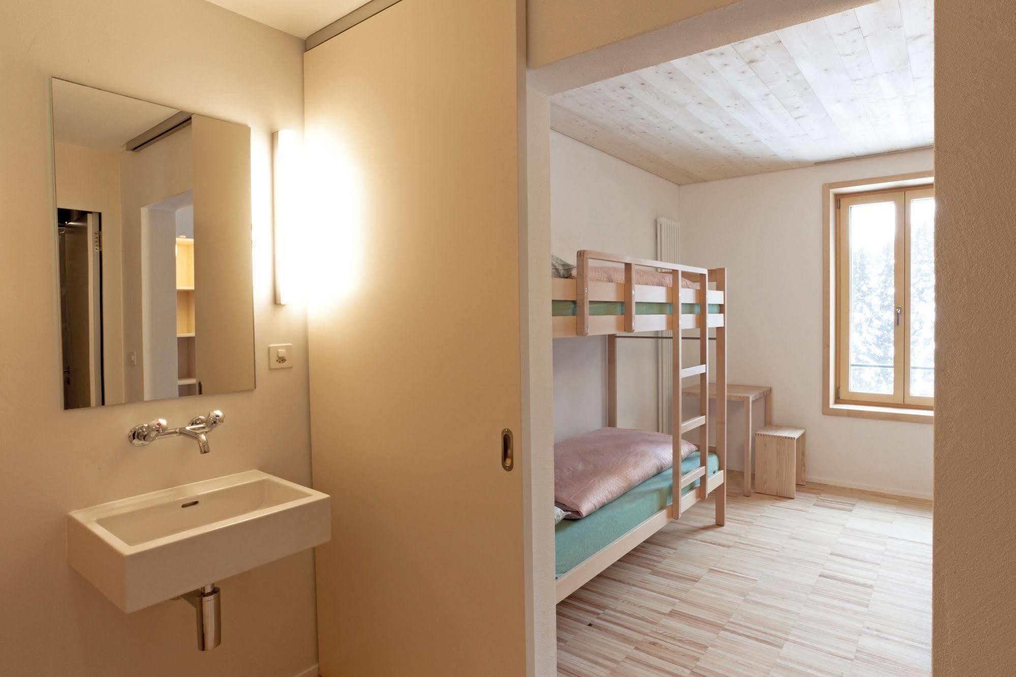 Youth Hostel *
