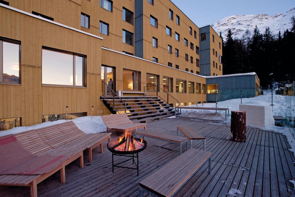 Youth Hostel *